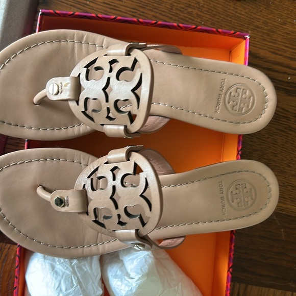 Tory Burch Miller Thong Sandal Leather Gently Worn - Picture 10 of 13